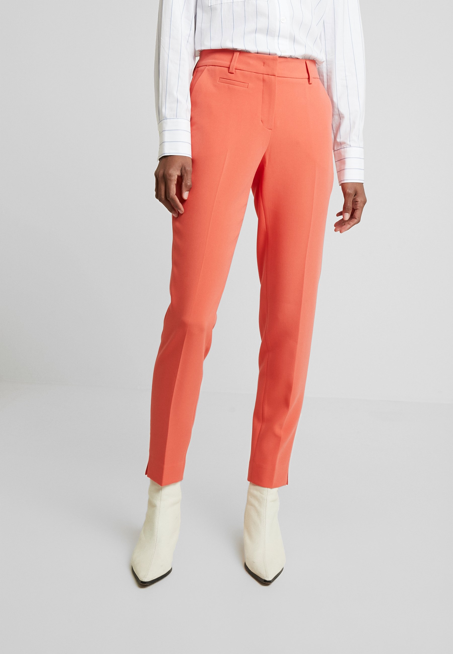 Opus MARTA Bukse fresh coral Zalando.no Opus JARILA - Kort kåpe / frakk - fresh coral