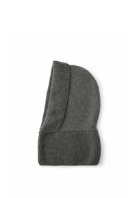 Szara dzianinowa czapka z zagiętym prążkowanym mankietem, cechująca się gładką, miękką teksturą i zaokrąglonym czubkiem dla lepszego dopasowania i ciepła.