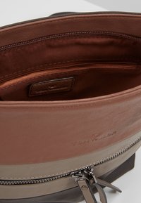 TOM TAILOR TTELLEN - Umhängetasche - grey