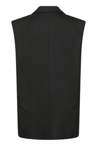 Vestă neagră fără mâneci cu design ajustat, guler ascuțit, textură netedă și două buzunare laterale, cu o siluetă curată și structurată.