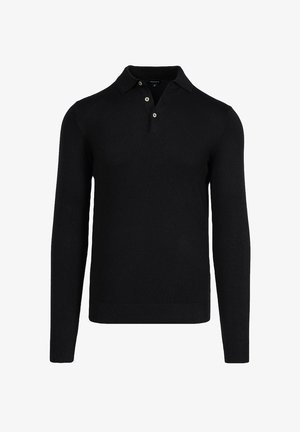 Czarna koszulka polo z długim rękawem, z dwoma guzikami przy kołnierzy, o strukturalnym splocie i dopasowanym kroju. Brak widocznych logo.