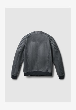 Szara skórzana kurtka bomber, z prążkowanymi mankietami, przeszyciami oraz gładką fakturą i prostym wzorem z tyłu.
