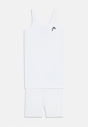 Set de top fără mâneci alb și pantaloni scurți, realizat dintr-un material moale. Prezintă un mic logo negru pe top, cu un design și o croială simple.