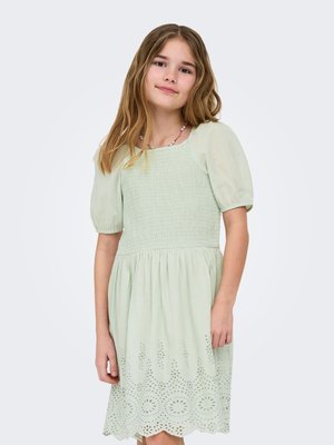 ONLY GIRLS, KOGBONDI Short - Robe de jour - green
