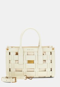 Sac cabas en cuir tressé couleur crème avec double poignée, bandoulière amovible et plaquette logo Marciano dorée sur le devant.