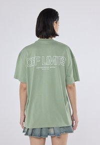 YOURTURN UNISEX - Marškinėliai su spaudiniu - light green