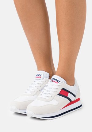 FLATFORM RUNNER - Sneakersy niskie - white