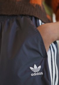 adidas Sportswear ADICOLOR CLASSICS RIPSTOP  - Shorts - black