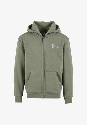 Oliwkowa bluza z kapturem na suwak, z przednimi kieszeniami, ściągaczami na mankietach i u dołu, kapturem oraz małym białym logo na lewej piersi.