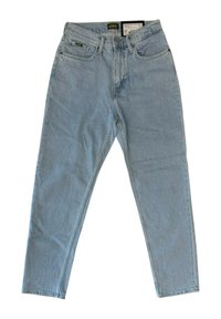 Jeans in denim azzurro chiaro con un design aderente, cinque tasche e chiusura con zip. Presenta cuciture visibili e un'etichetta del marchio sulla vita.