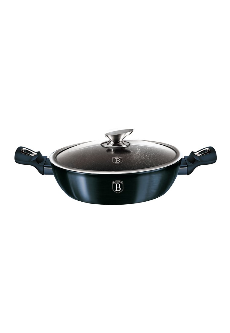 Schwarzer Wok mit glänzender Oberfläche, Deckel mit silberner Knopf, zwei schwarze Kunststoffgriffe und einem Logo-Emblem auf der Vorderseite. Antihaftbeschichtung.