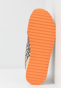 Replay Baskets basses - orange