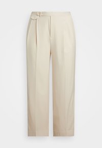 Pantaloni beige su misura con vita alta, chiusura a due bottoni e pieghe frontali singole. Tessuto liscio con gamba dritta e orli risvoltati.