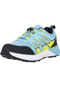 Ljusblå sportskor med svarta accenter och gula detaljer, med ett mesh-övre, flexibel sula och snabbt snörningssystem.