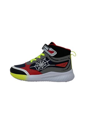 Sneaker alte nere e rosse con un design a ragnatela, lacci giallo neon e suola in gomma bianca. Presentano un cinturino in velcro per la chiusura.