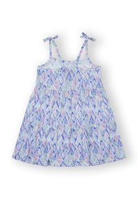 Vestido de algodón ligero con tirantes finos, que presenta un patrón de diamantes multicolor en azul, rosa y verde, con un diseño de falda acampanada.