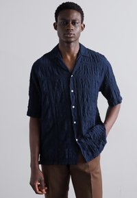 OFFICINE GENERALE EREN WRINKL SEERSUCKER - Camicia - night sky