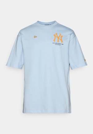 New Era MLB NEW YORK YANKEES BASEBALL GRAPHIC TEE - Club wear - light blue