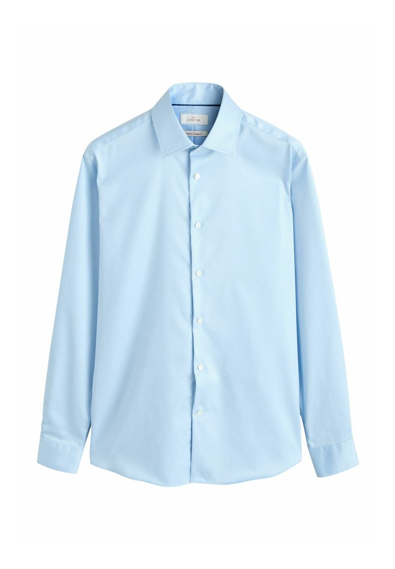 Šviesiai mėlyna marškinėliai su ilgomis rankovėmis, klasikinio kirpimo apykakle ir lygiu medvilniniu audiniu. Priekyje vienodai išdėstyti balti mygtukai.