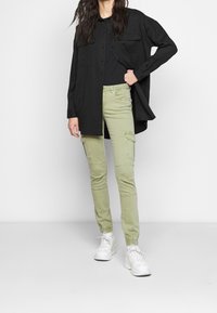 ONLY Tall Cargobroek - green