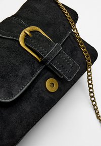 Stradivarius Skuldertasker - black