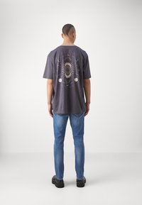 Only & Sons ONSLOOM SLIM ONE - Blugi slim fit - medium blue denim