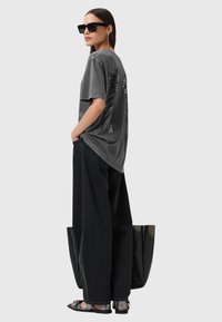 AllSaints WINGS TEE - Print T-shirt - washed black
