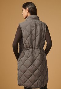 Next QUILTED - REGULAR FIT - Vest - mink brown