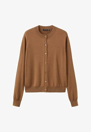 Brązowy sweter z dzianiny z okrągłym dekoltem, długimi rękawami i zapięciem na guziki. Ma małe, jasne guziki oraz ściągacze na dole i przy rękawach.