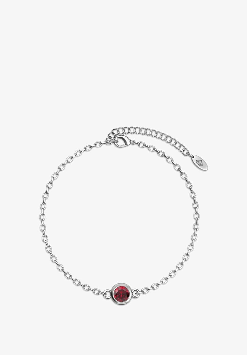 Bracciale in argento con un ciondolo rotondo in pietra rossa impostato in una montatura a bezels. Chiusura regolabile con un piccolo tag.