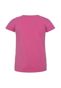 Krátký růžový bavlněný tričko s krátkými rukávy a kulatým výstřihem, s hladkou texturou a bez viditelných vzorů nebo akcentů.