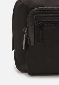 Calvin Klein REMOTE PRO CAMERA BAG - Skulderveske - black