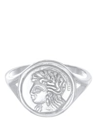 Anello d'argento con un medaglione rotondo in rilievo con design a profilo. Fascetta liscia con accenti aperti su entrambi i lati.
