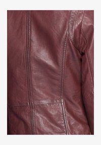 Ei valittu, mahagony