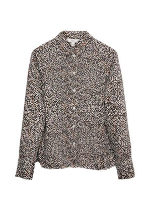 Camisa de botones de manga larga en una tela ligera, con un patrón de estampado de leopardo en marrón, negro y blanco, y un cuello estructurado.