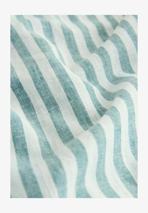 Tissu en coton avec des rayures ondulées alternant entre le bleu sarcelle et le blanc. La texture semble douce et légèrement texturée, créant un motif doux et fluide.