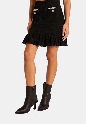 Gonna a campana - black