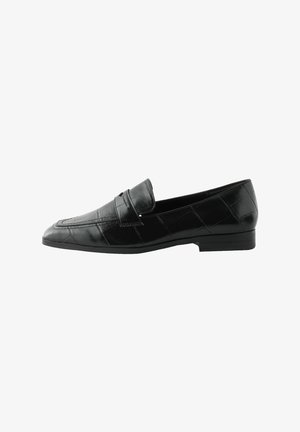 Schwarzer Lederloafer mit glänzendem Finish, spitzer Zehenpartie und gesteppten Akzenten. Verfügt über einen niedrigen Absatz und ein strukturiertes Obermaterial.