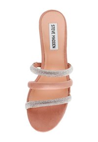 Infradito rosa chiaro con tre cinghie; due in tessuto e una decorata con strass. Texture liscia con una soletta imbottita.