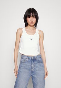 Calvin Klein Jeans - BADGE DOUBLE LAYER - Top - bright white Miniaturna slika 1