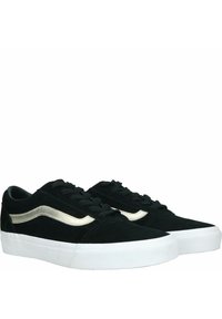 Zapatillas de ante negro con una suela blanca y un detalle metálico dorado en el costado. Diseño clásico con cordones y material texturizado.