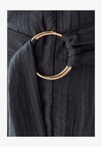 Sélectionné, black