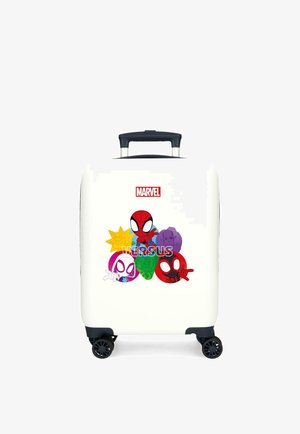 Maleta rígida blanca con asa negra y ruedas, decorada con caras coloridas de personajes de Marvel Spider-Man y la palabra "VERSUS".