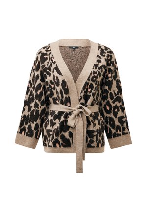 Beige cardigan met zwart en roze luipaardprint, open voorkant, brede mouwen en een bijpassende strikriem in de taille. Zachte gebreide textuur.