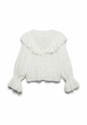 Blouse blanche à manches longues avec devant boutonné, empiècement volanté et poignets, ainsi que des détails décoratifs en broderie anglaise.