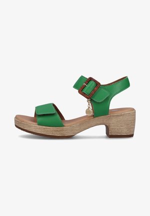 Groene leren sandalen met een verstelbare enkelriem, vierkante teen en een houten-textuur middenzool. Voorzien van decoratieve gesp en charm detail.
