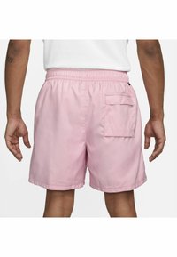 Nike Sportswear M NSW SPE WVN LND FLOW SHORT - Calças de fato de treino - medium soft pink white