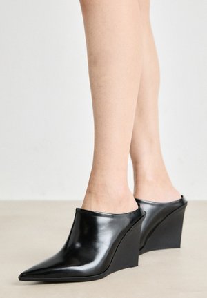 WEDGE MULE - Sandaler - black