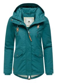 Tealfärgad huva-jacka i mjukt tyg. Har dragkedjestängning, två framfickor och läderdetaljer på snoddarna och logotypen. Varm foder.