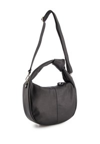 Schwarze Lederhandtasche mit runder Form, strukturiertem Finish und einem geknoteten Griff. Verfügt über einen verstellbaren Schulterriemen und metallische Hardware-Akzente.